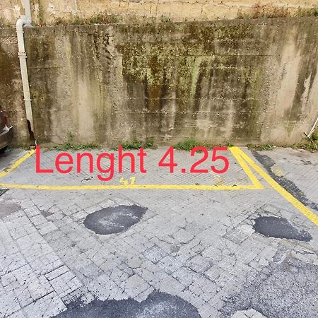 Hostly - Vittoria House - Near The Center With Private Parking Apartment Napoli Bagian luar foto