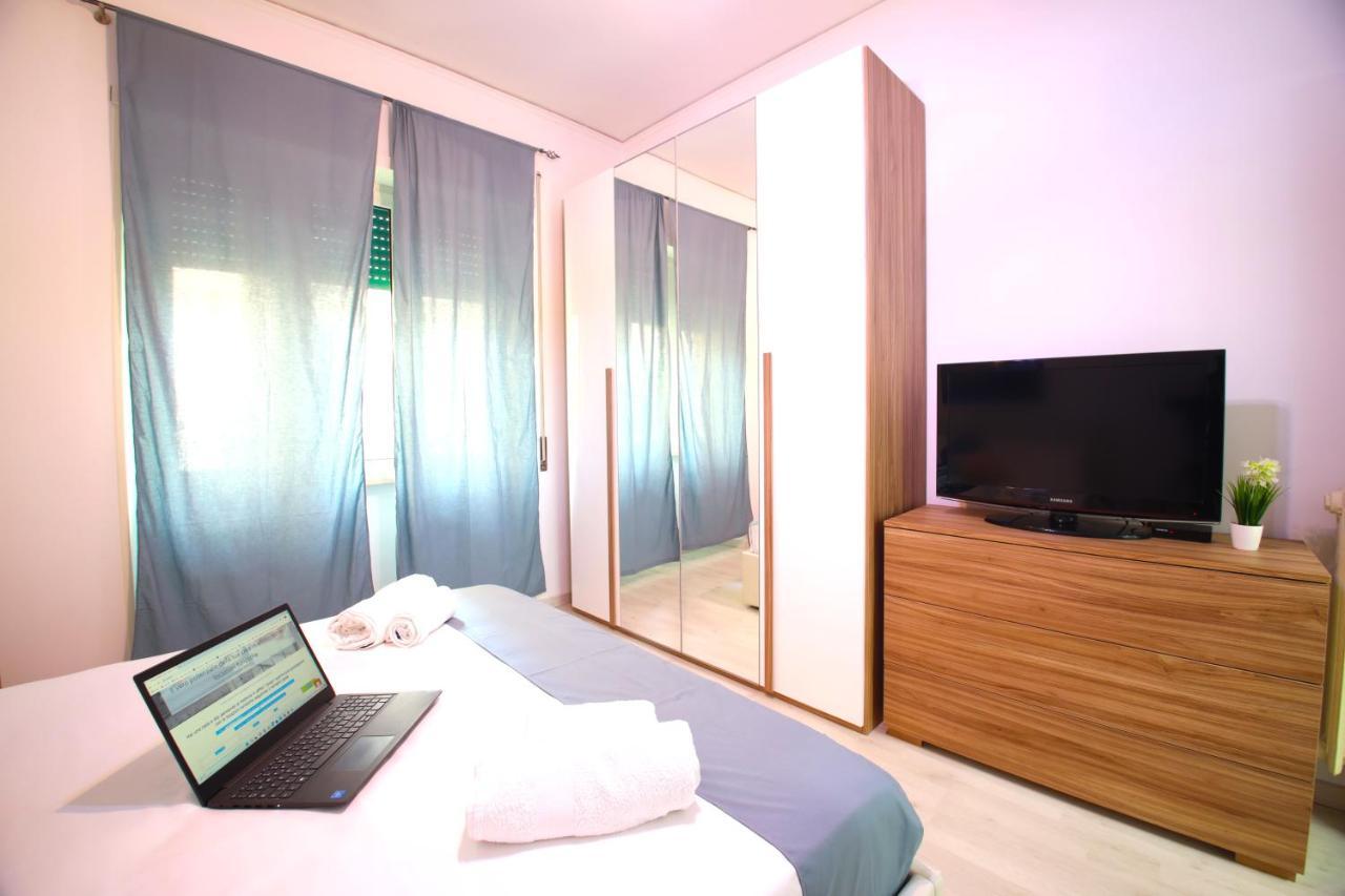 Hostly - Vittoria House - Near The Center With Private Parking Apartment Napoli Bagian luar foto