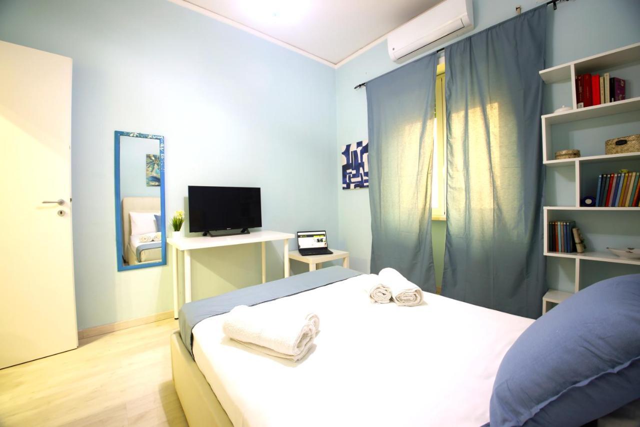 Hostly - Vittoria House - Near The Center With Private Parking Apartment Napoli Bagian luar foto