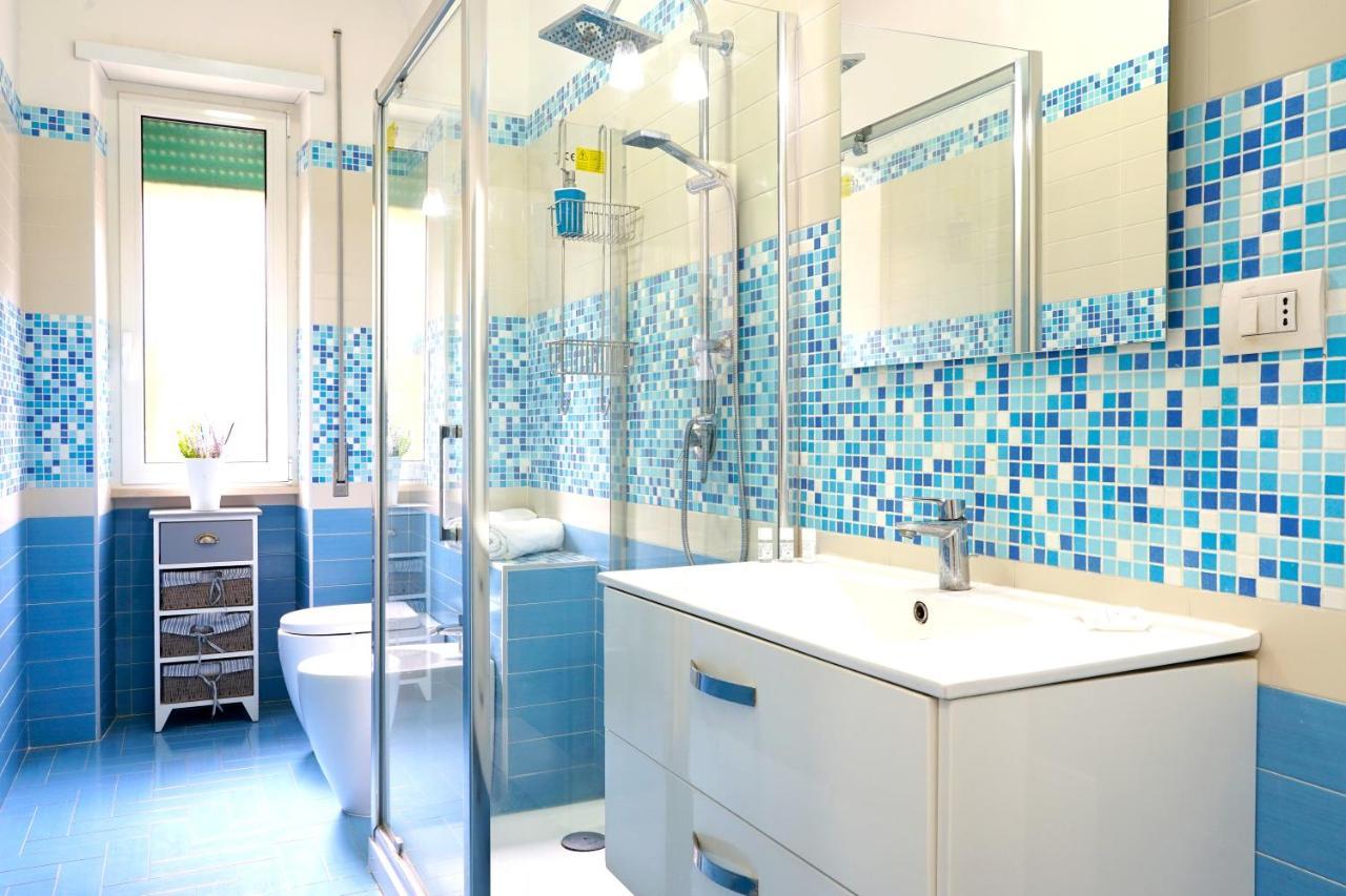 Hostly - Vittoria House - Near The Center With Private Parking Apartment Napoli Bagian luar foto