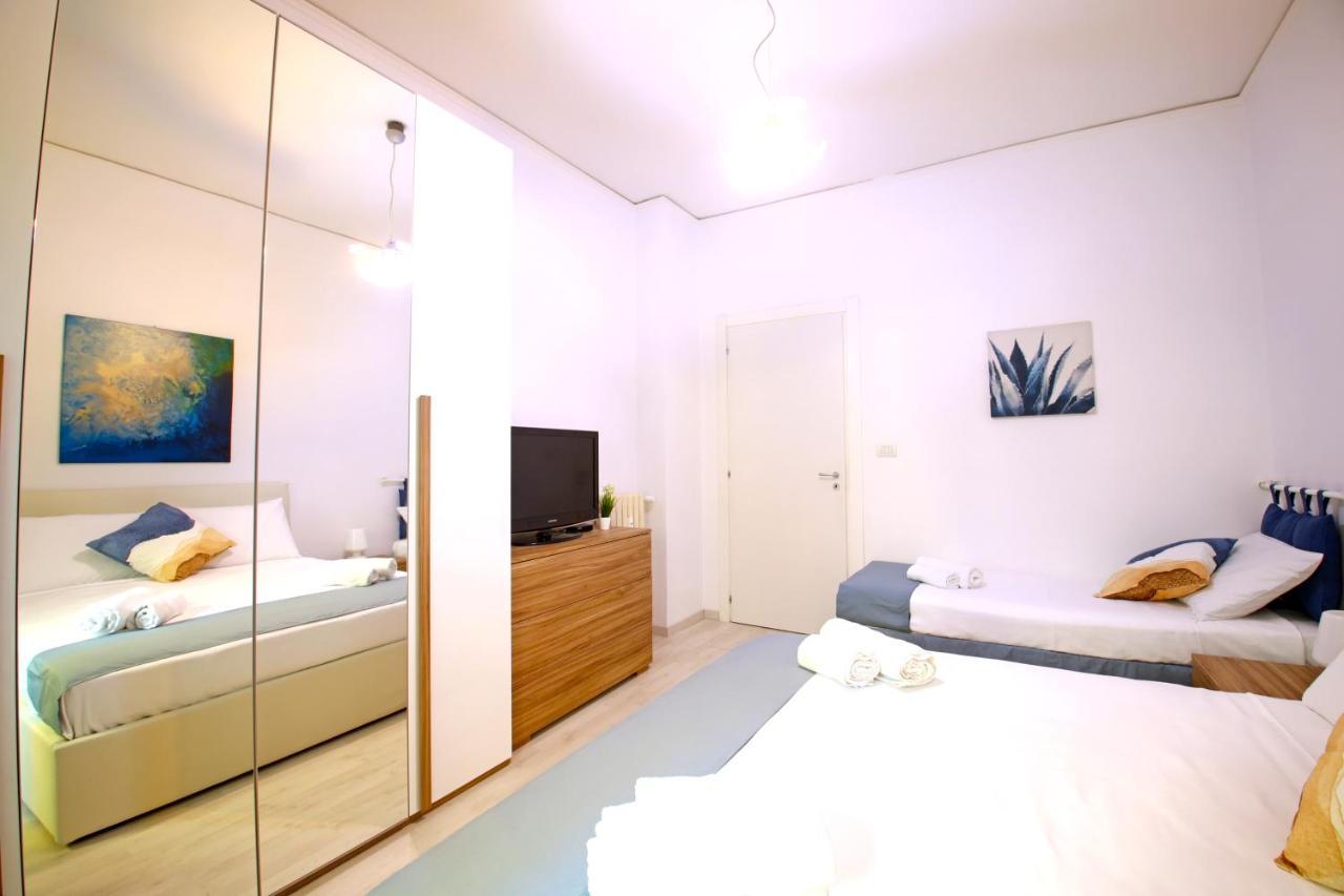 Hostly - Vittoria House - Near The Center With Private Parking Apartment Napoli Bagian luar foto