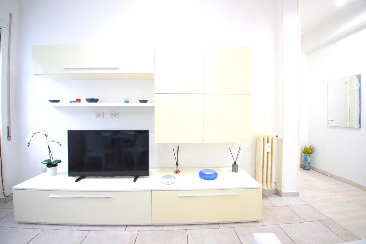 Hostly - Vittoria House - Near The Center With Private Parking Apartment Napoli Bagian luar foto