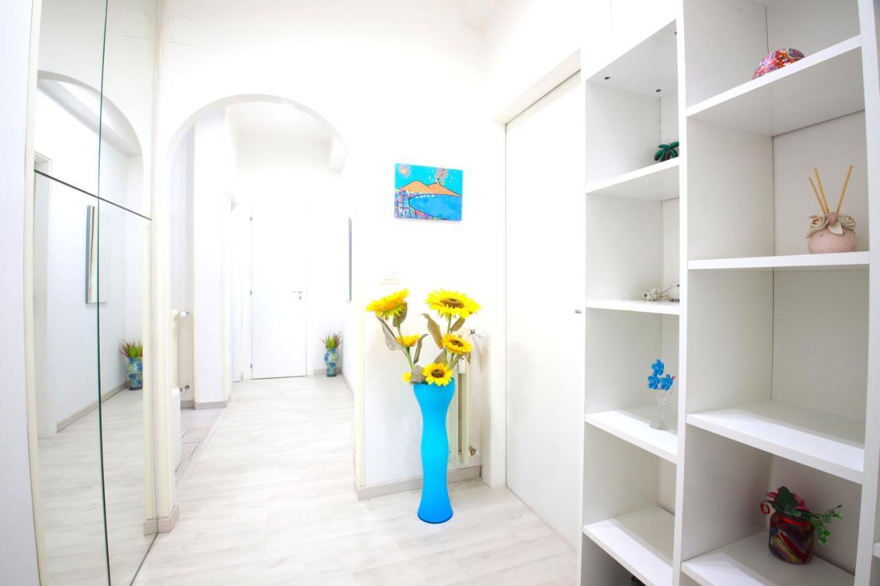 Hostly - Vittoria House - Near The Center With Private Parking Apartment Napoli Bagian luar foto