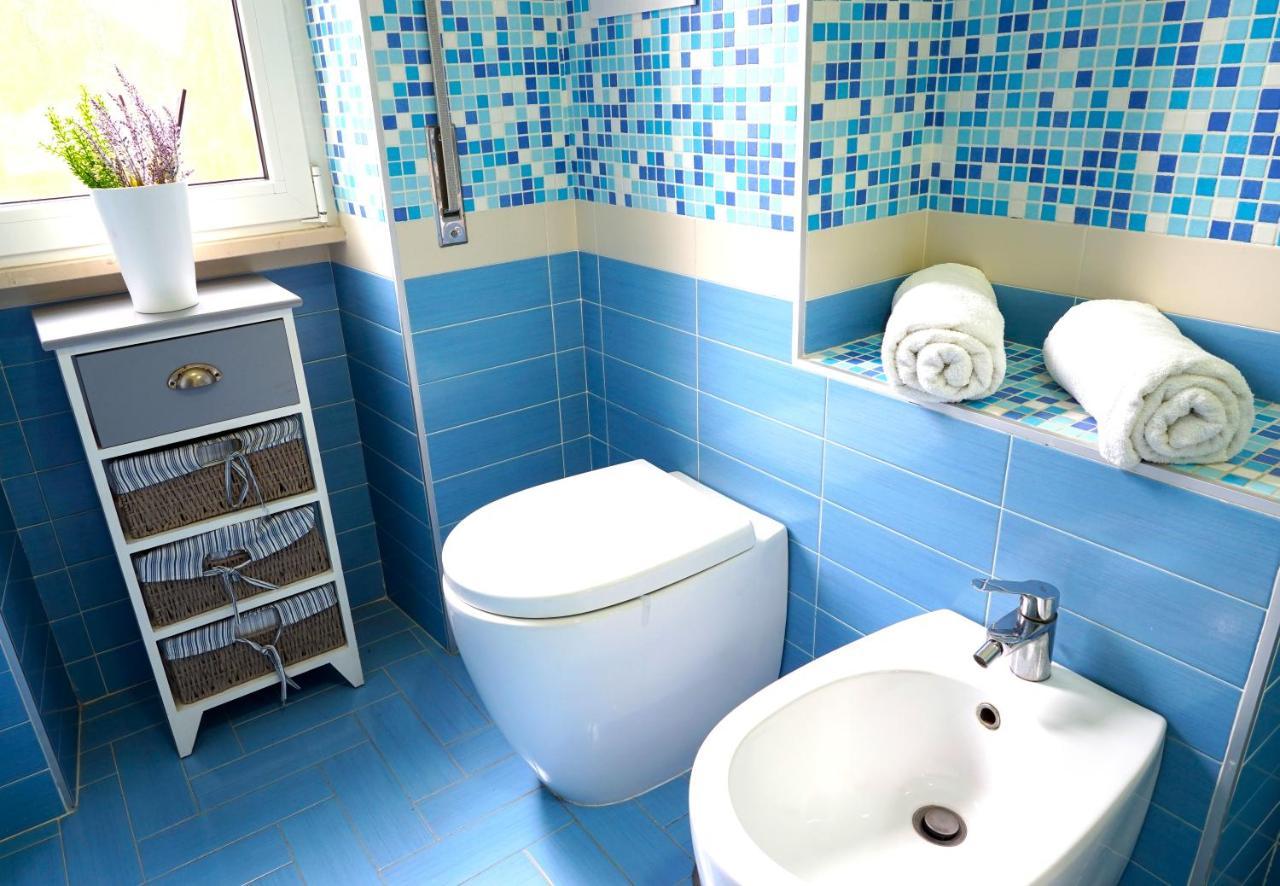 Hostly - Vittoria House - Near The Center With Private Parking Apartment Napoli Bagian luar foto