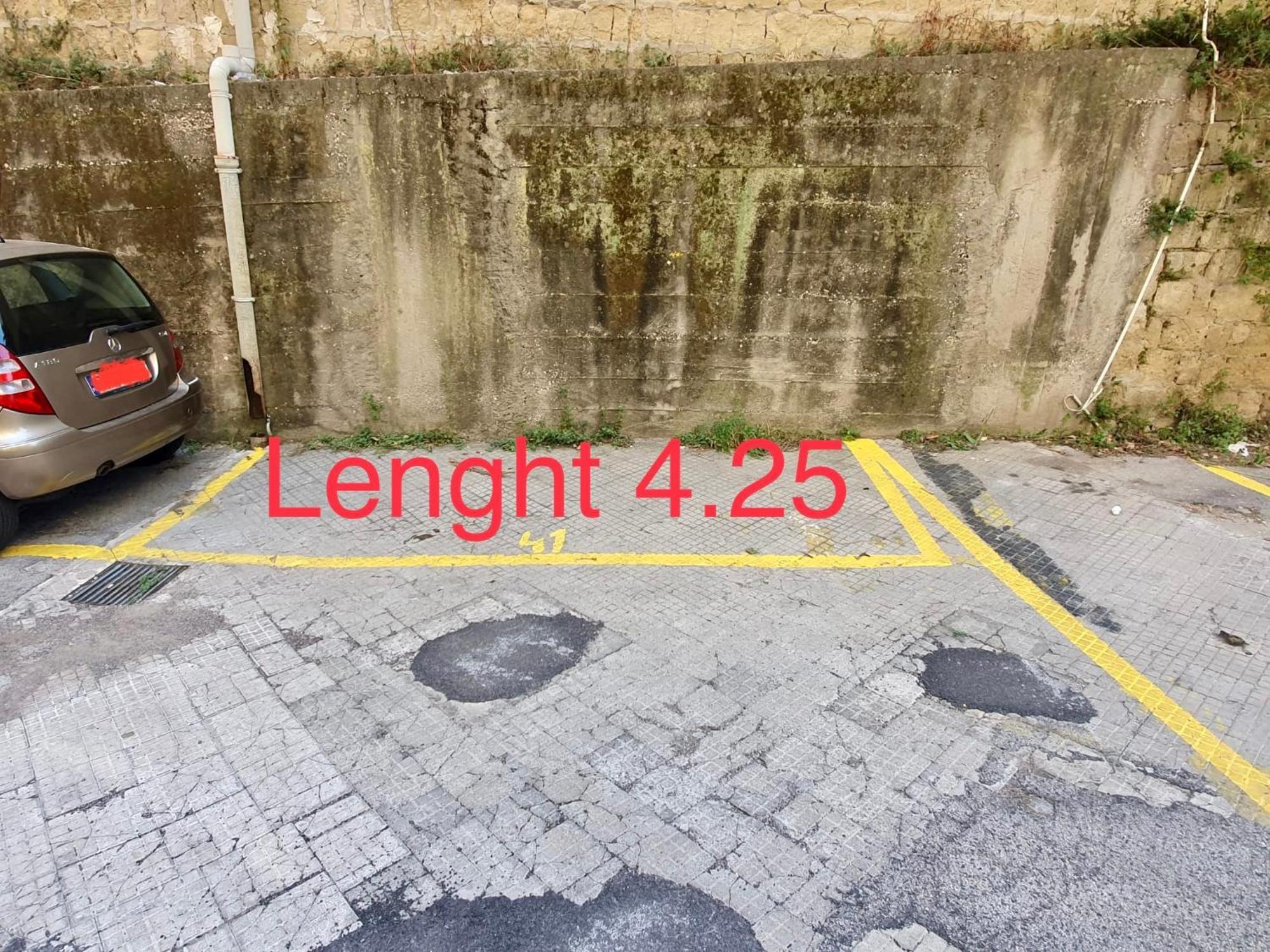 Hostly - Vittoria House - Near The Center With Private Parking Apartment Napoli Bagian luar foto