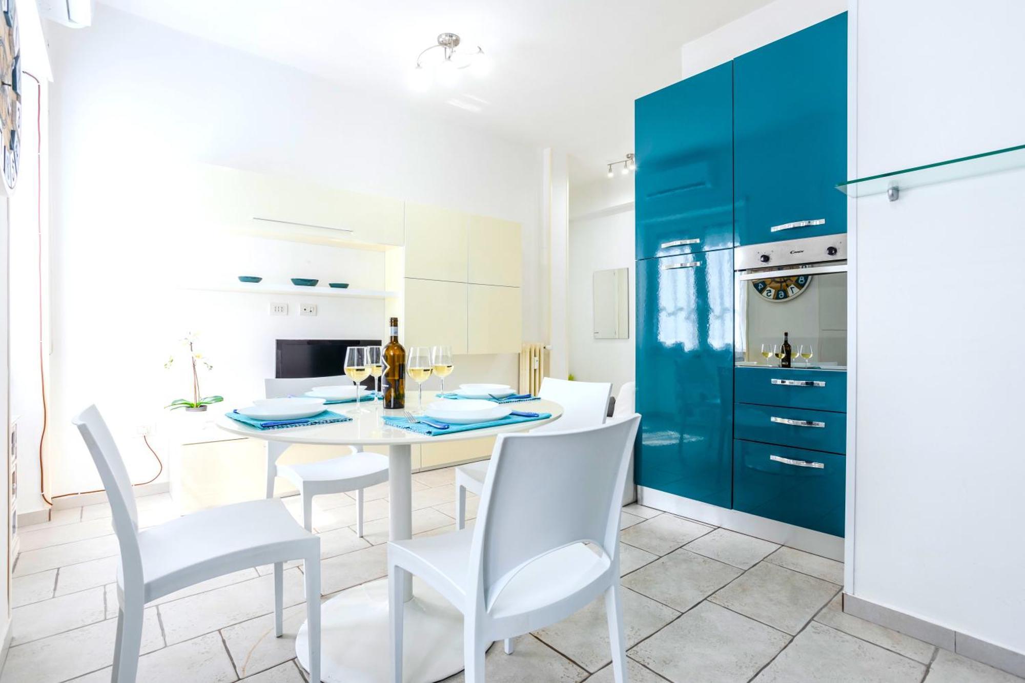 Hostly - Vittoria House - Near The Center With Private Parking Apartment Napoli Bagian luar foto