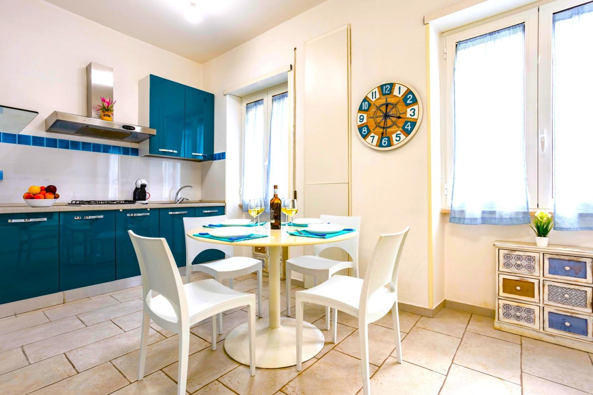 Hostly - Vittoria House - Near The Center With Private Parking Apartment Napoli Bagian luar foto
